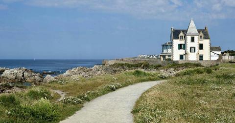 Bild zeigt Haus in Natur