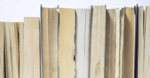 Bild zeigt Bücher mit Anagrammen