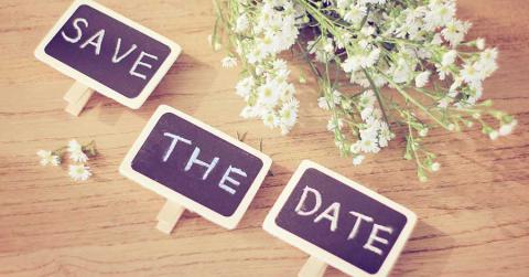 Bild zeigt Schilder mit Aufschrift Save the Date